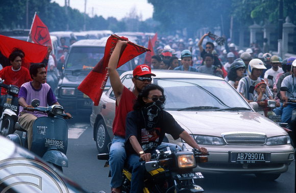 T8329. Megawati supporters demonstrating. Yogyakarta. Java. Indonesia. November 1998