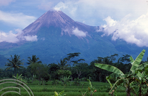 T8291. Mount Merapi, an active volcano. Java. Indonesia. 19th November 1998