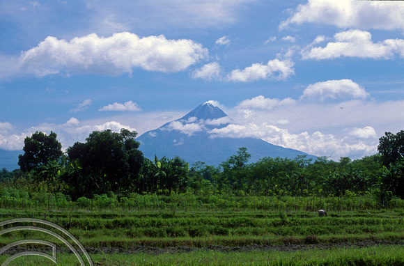 T8286. Mount Merapi, an active volcano. Java. Indonesia. 19th November 1998