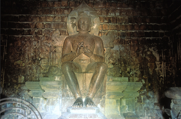 T8282. Statue. Borobudur. Java. Indonesia. 19th November 1998