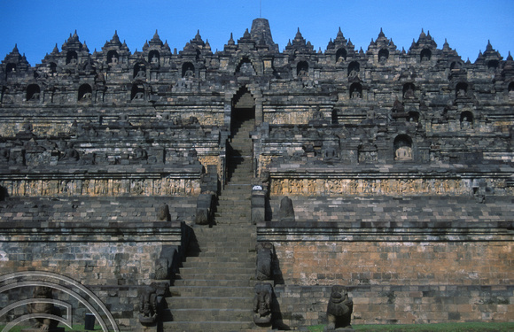 T8275. View of the temple. Borobudur. Java. Indonesia. 19th November 1998