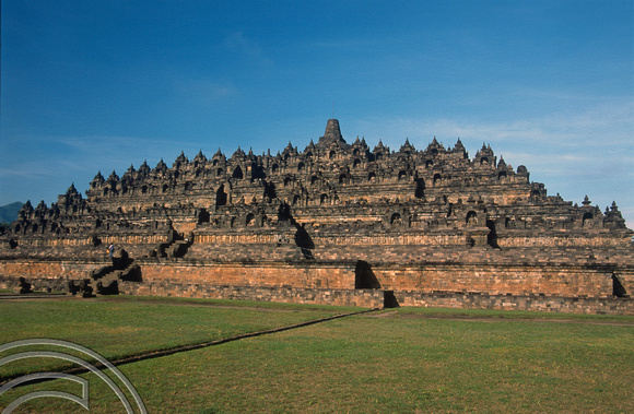 T8274. The view of the temple. Borobudur. Java. Indonesia. 19th November 1998