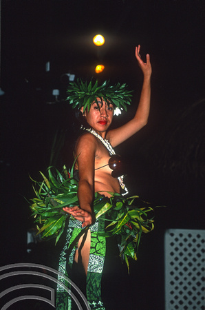T9118. Dancer. Rarotonga. Cook Islands. March 1999