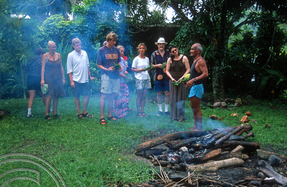 T9125. Piri Purito and his traditional cooking methods. Rarotonga. Cook Islands. March 1999