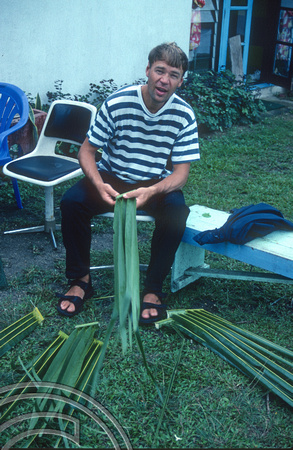 T9138. Weaving food baskets. Piri Purito's. Rarotonga. Cook Islands. March 1999