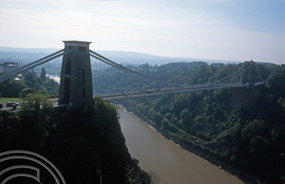 T9236. Clifton suspension bridge. Bristol. Avon. England. 19th October 1999