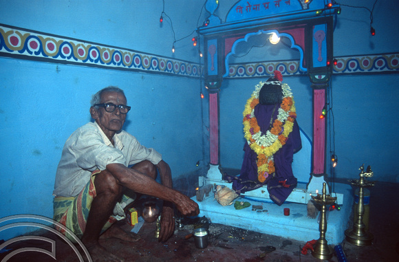 T9262. Old man at the temple festival. Arambol. Goa. India. 21st January 2000