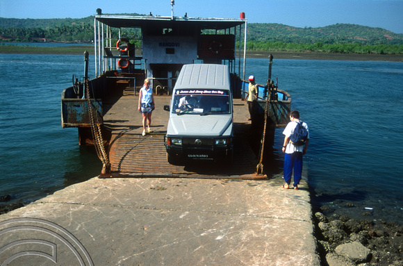 T9376. Driving off the ferry. Mandrem. Goa. India. 1st February 2000