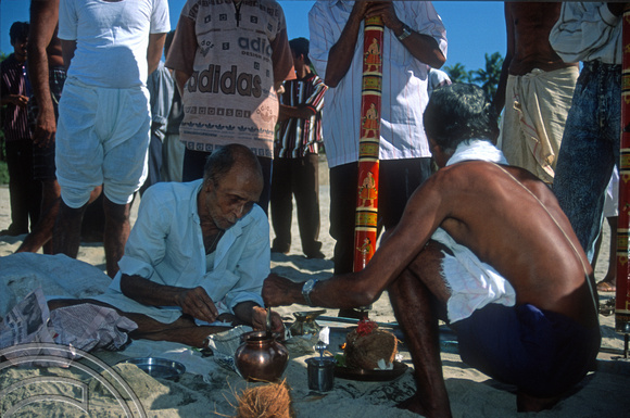 T9486. The Gods on the beach. Blessings. Arambol. Goa. India. 5th February 2000