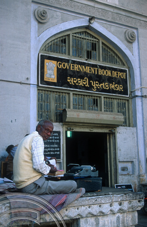 T9729. Typist outside the Govt book department. Ahmedabad. Gujarat. India. 15th February 2000