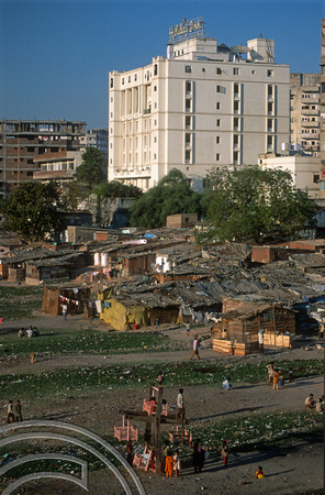 T9750. Slums on the riverbank under the Holiday Inn. Ahmedabad. Gujarat. India. 15th February 2000