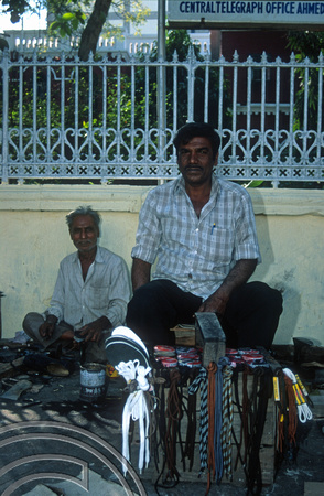T9732. Shoe repairer. Ahmedabad. Gujarat. India. 15th February 2000
