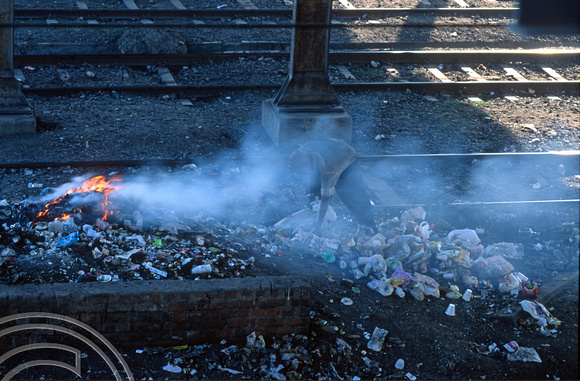 T9752. Burning plastic waste at the station. Ahmedabad. Gujarat. India. 16th February 2000