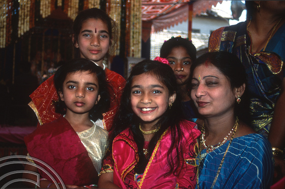 T9789. Girls at a wedding procession. Bhavnagar. Gujarat. India. 19th February 2000