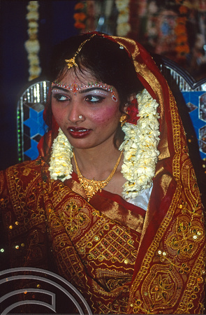 T9799. Bride at a wedding procession. Bhavnagar. Gujarat. India. 19th February 2000