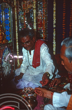 T9798. Priest at a wedding procession. Bhavnagar. Gujarat. India. 19th February 2000