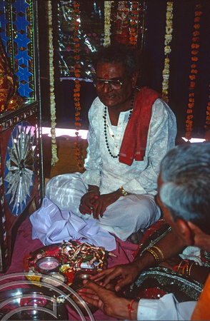 T9797. Priest at a wedding procession. Bhavnagar. Gujarat. India. 19th February 2000