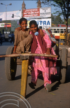 T9863. Girl cart pullers. Ahmedabad. Gujarat. India. 21st February 2000