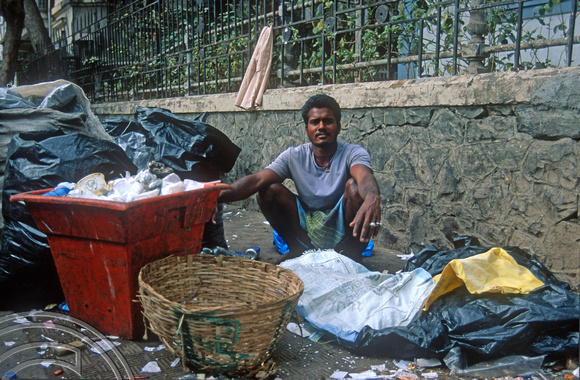 T9896. Rubbish picker . Mumbai. India. 23rd February 2000