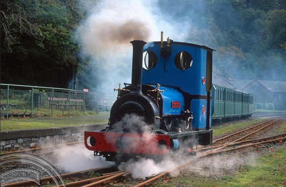 T10238. Llanberis Lake Railway. Wales. 25th October 2000