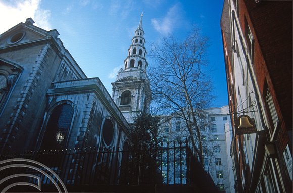T10390. St Brides, the journalists church. Fleet St. London. England. 6th January 2001
