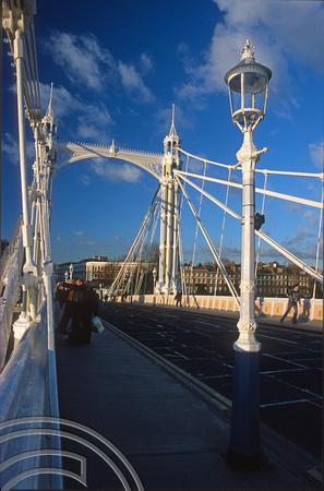 T10434. On the Albert bridge. Battersea. London. England. 14th January 2001