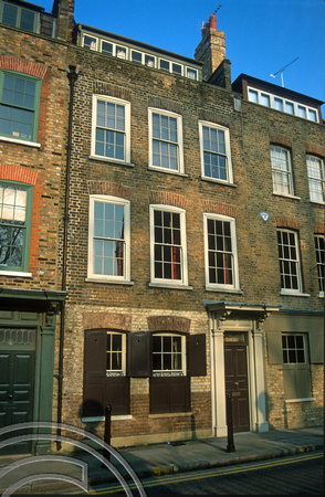 T10441. Restored Huguenot house. Fournier St. Spitalfields. London. England. 17th January 2001