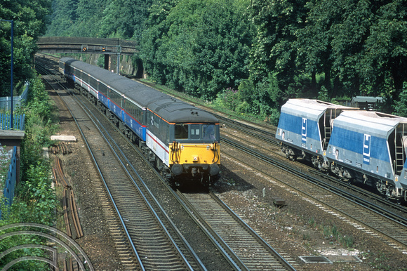 09493. 73211. 15.15. Victoria - Gatwick Airport. South Croydon.16.07.2001