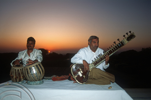 T4242. Musicians at sunset. The Umaid Bhawan Palace. Jodhpur. Rajasthan. India. 14th December 1993