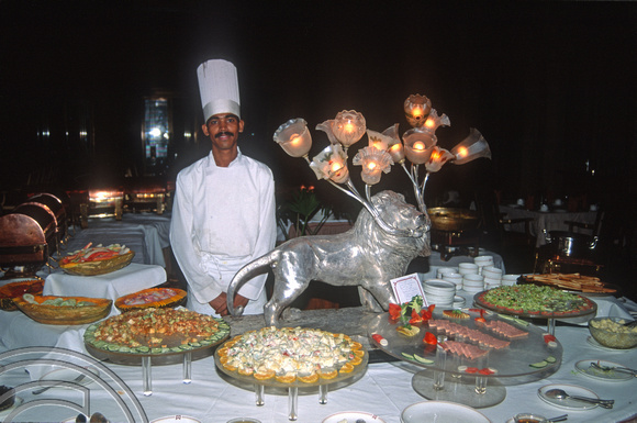T4245. Chef. The Umaid Bhawan Palace. Jodhpur. Rajasthan. India. 14th December 1993