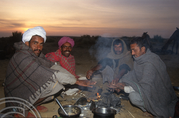 T4333. Camel guides around the fire. Thar desert. Rajasthan. India. December 1993.