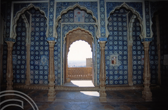 T4271. Tiles inside a haveli. Jaisalmer. Rajasthan. India. December 1993