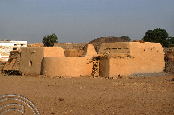 T4366. Village house and enclosure. Thar desert. Rajasthan. India. December 1993.
