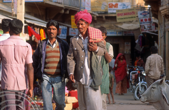 T4373. People in the street. Jaisalmer. Rajasthan. India. December 1993.