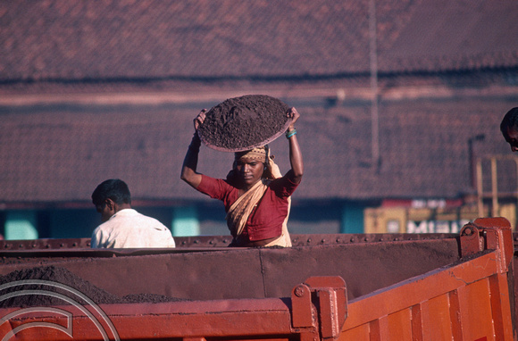 T4406. Woman loading iron ore. Murgao. Goa. India. December 1993.