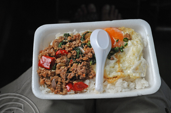 DG74602. On train catering. Thailand. 16.2.11.