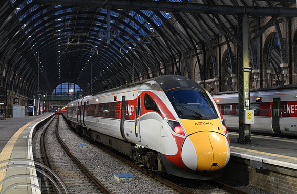 DG432630. 801223. 1D24 1733 London Kings Cross to Harrogate. Kings Cross. 4.11.2024.