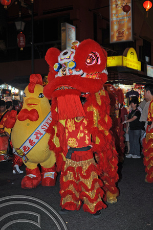 DG101648. Dragon dancers. Chinatown. Kuala Lumpur. malaysia. 18.1.12.