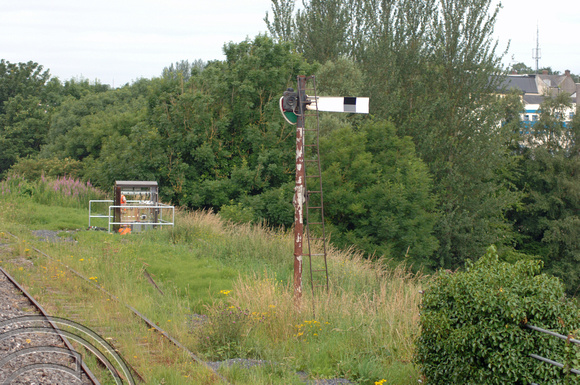 DG04035. Semaphore signal. Mullingar. Ireland. 16.7.05.