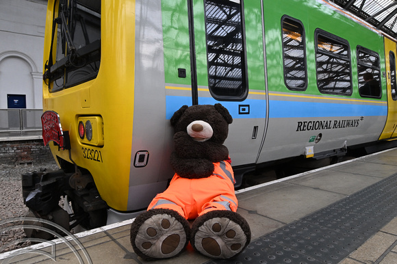 DG428945. Hunslet bear. Class 323 farewell tour. Liverpool Lime St. 29.9.2024.