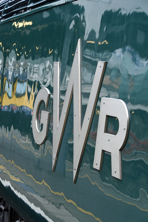 DG261839. GWR lettering on 43005. Paddington. 15.12.16