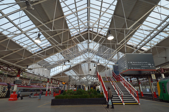 DG190040. Station roof restored. Crewe. 20.8.14.