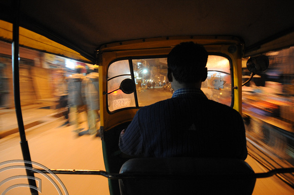 DG70172. Rickshaw ride. Lucknow. India. 14.12.10.