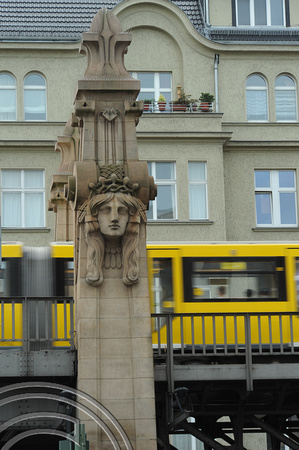 DG110462. Statue. U2. Bulowstrasse. Berlin. Germany.
