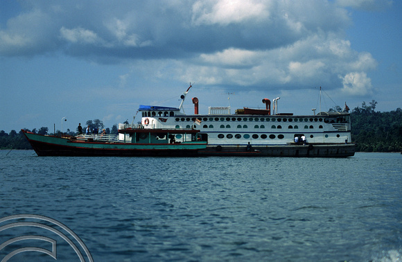 T3831. Boat to Sumatra. Siberut. Mentawai Islands. Indonesia. 1992.
