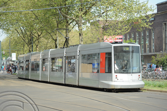 DG50634. Tram 2002. Dusseldorf HBf. 28.4.10.