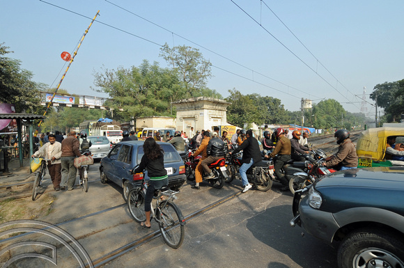 DG70024. Crossing fun. Lucknow. India. 14.12.10.