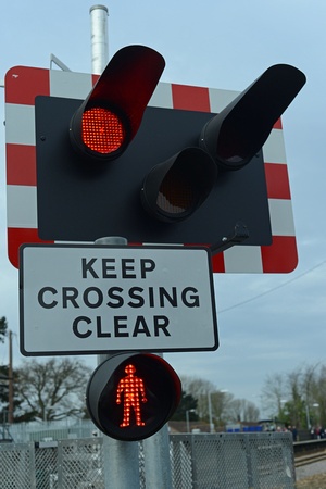 DG207176. Level crossing warning lights. Metheringham. GNGE. 9.3.15