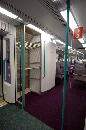 DG05554. Interior Class 185. Manchester Piccadilly. 14.3.06.