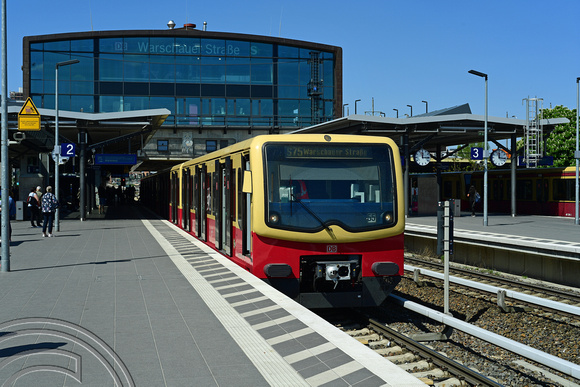 DG369747. S75 train. Warschauer Straße. Berlin. Germany. 9.5.2022.